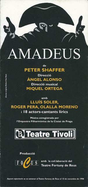 Cartel de Amadeus con una silueta negra y manos que señalan, y la ficha del montaje