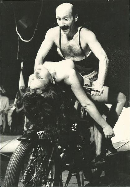 Fotografía de escena de Inquisición, de Fernando Arrabal, 1980